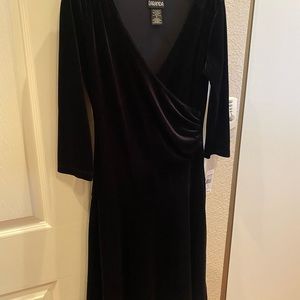 Baranda black velvet dress.
